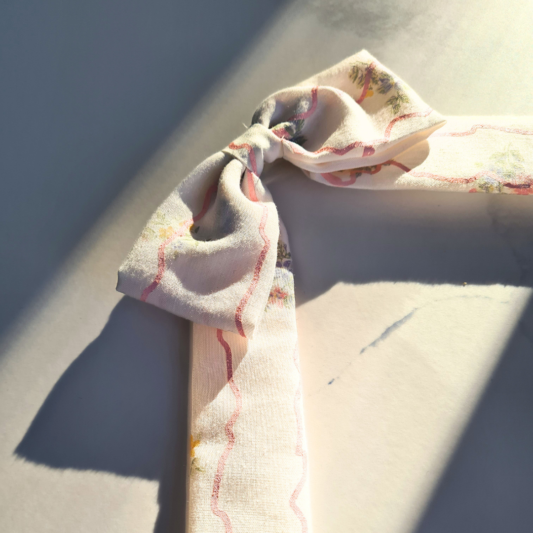 Fleur white ditsy floral hair bow